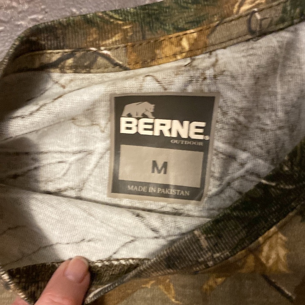 Berne Realtree Men’s Medium pocket Tshirt. Like new. - Picture 4 of 5